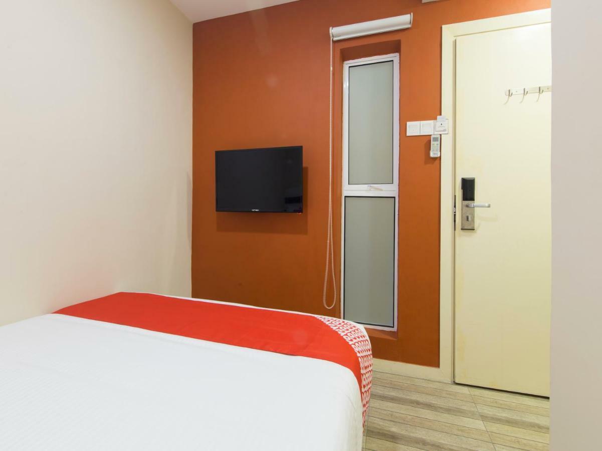 Super Oyo 1145 Lea Guest House & Cafe Lukut Exterior foto