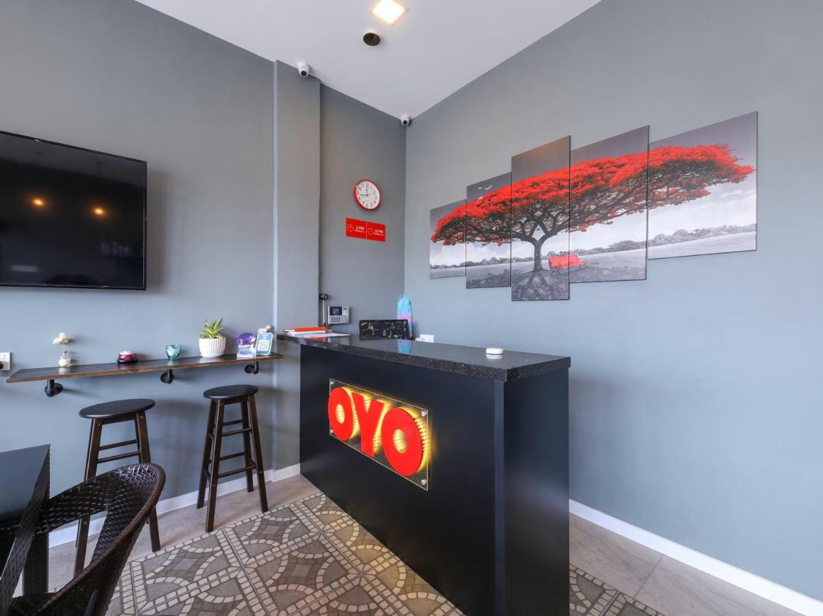 Super Oyo 1145 Lea Guest House & Cafe Lukut Exterior foto